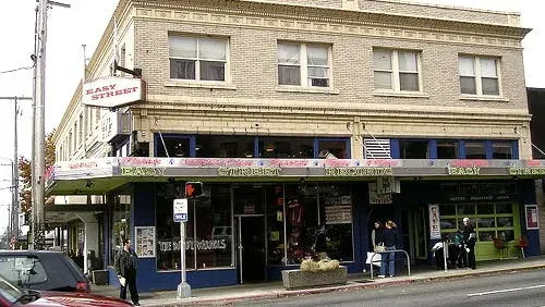 Record Store: Easy Street Records & Cafe