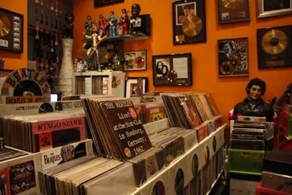 Record Store: Галерея музыки