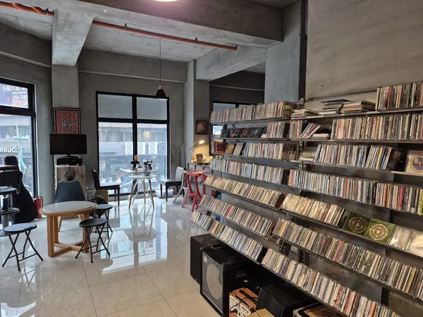 Record Store: 巴多池塘