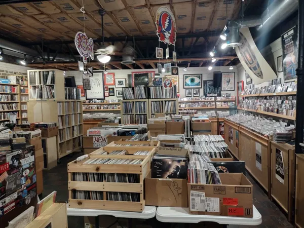 Record store thumbnail: Decatur CD & Vinyl