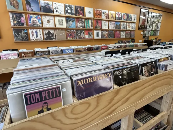 Record store thumbnail: Big Dig Records