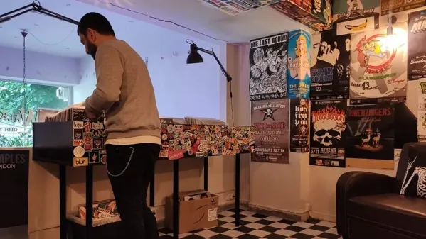 Walk the line - Tattoo Studio