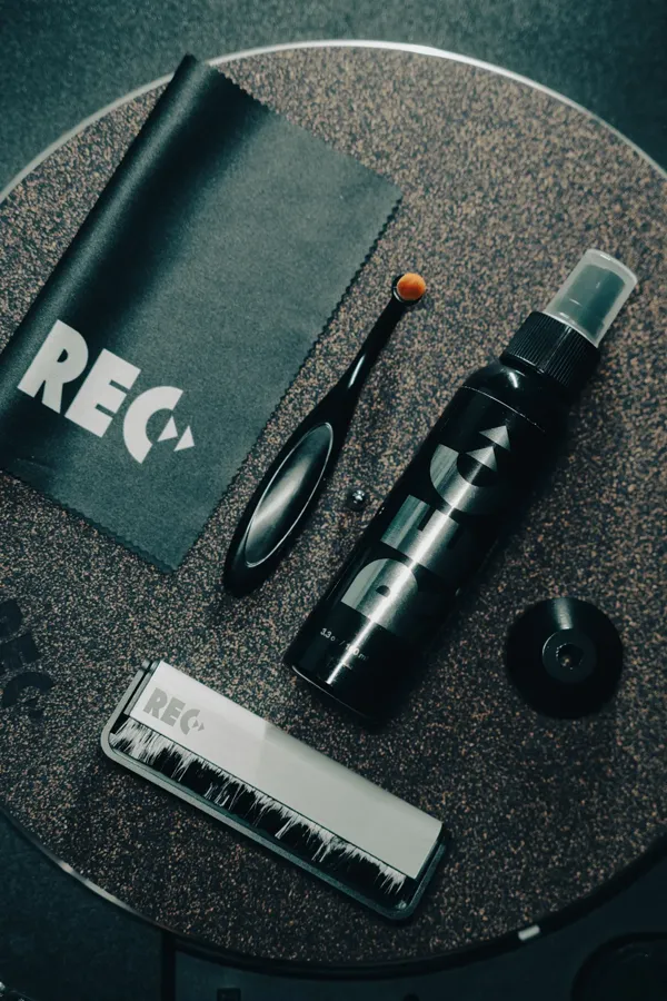 Record Store: Accesorios Discos de Vinilo y Tornamesa marca REC