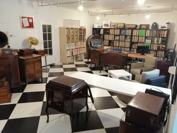 Record store thumbnail: DoGramofonu.pl Skład Płyt, Patefonów i Gramofonów & Muzeum Fonografii