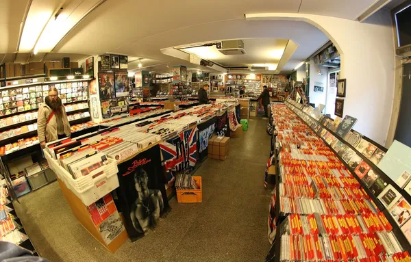 Record Store: Levykauppa Keltainen Jäänsärkijä