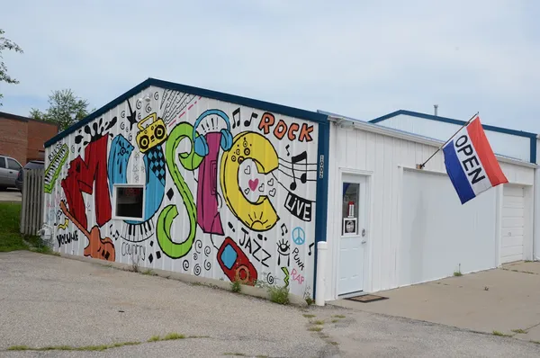 Record store thumbnail: West Wing Vinyls