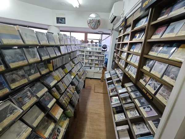 Record Store: LIGHTHOUSE