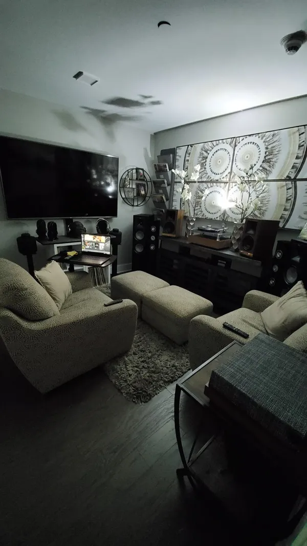 Record Store: Hi Fi Lounge