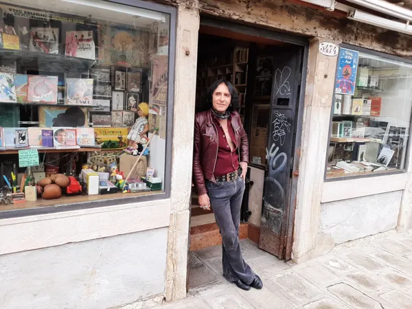 Record store thumbnail: Living in the Past - Vinyl Records & Books