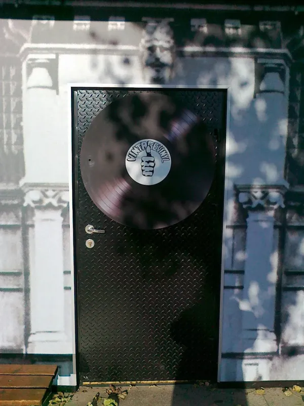 Record Store: Vintage Vinyl