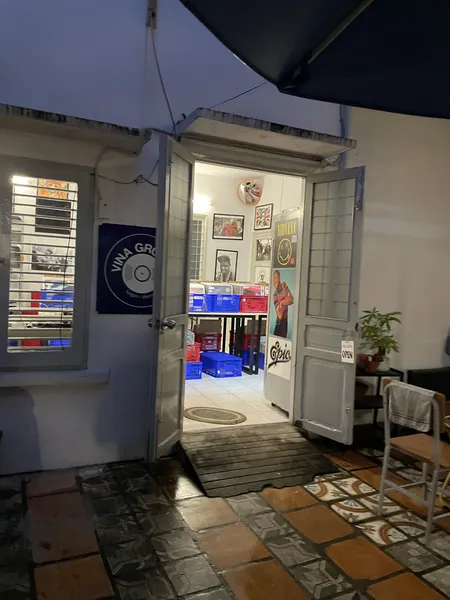 Record Store: Vina Groove