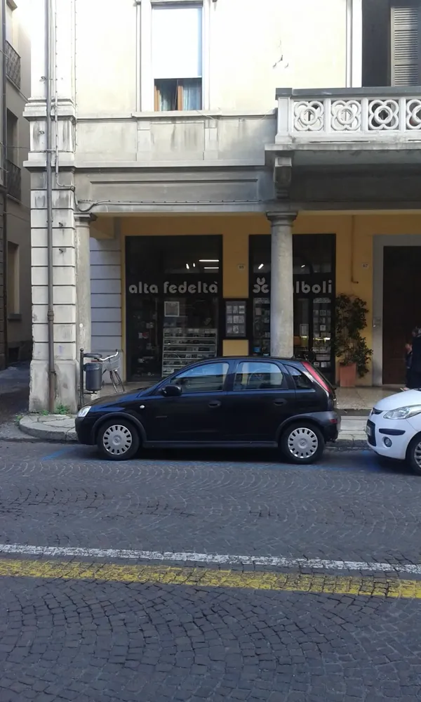 Record store thumbnail: Calboli dischi - Vendita CD,DVD on line