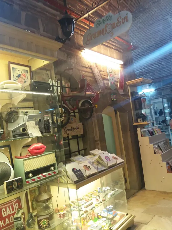 Record store thumbnail: Gramofon Evi