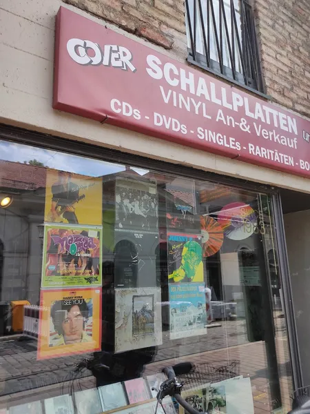 Record Store: Cover & Ungawa Schallplatten