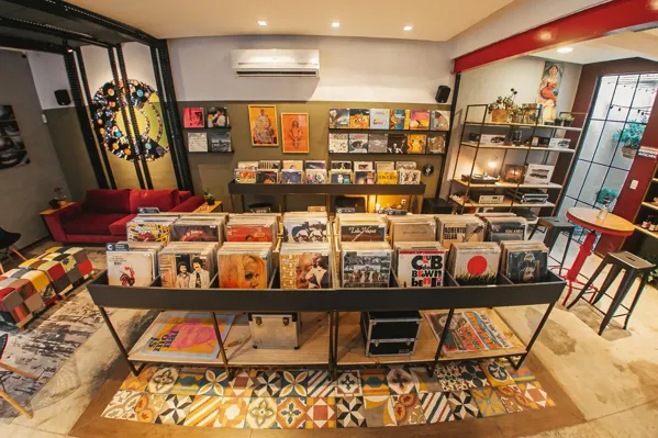 Record store thumbnail: Hifive Discos e Bar