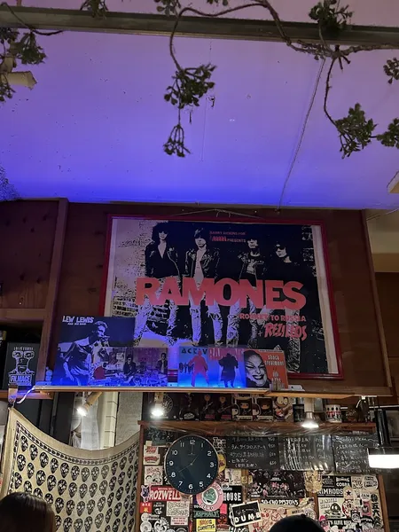 Record store thumbnail: DUMB・RECORDS