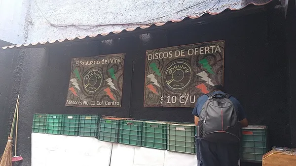 Record Store: Discos Chowell