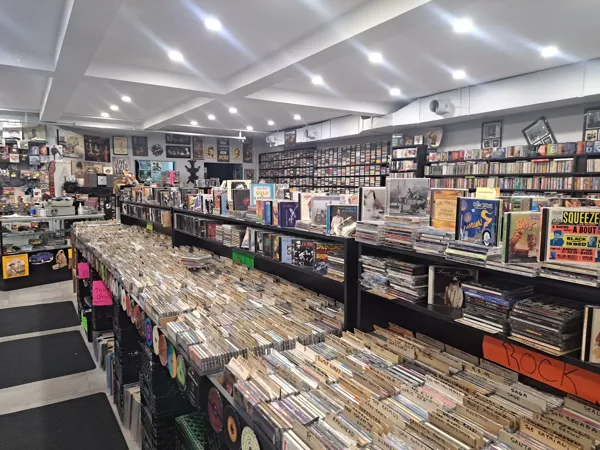 Record Store: CD Échange Musique