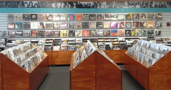 Record store thumbnail: Sound Revolution - SMOKE ● MUSIC ● SKATE ● WEAR