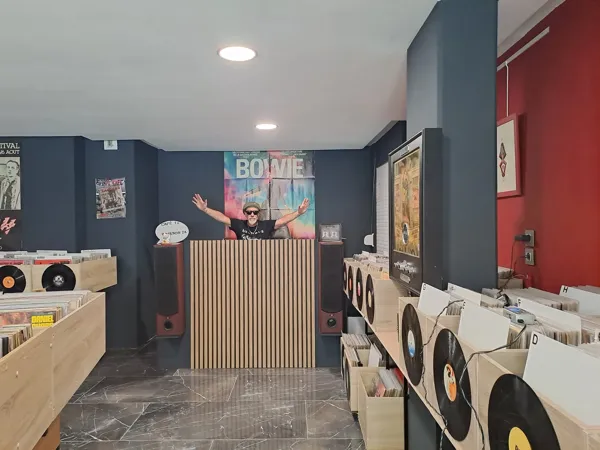 Record store thumbnail: Vinyl Kafé L Eden Rock