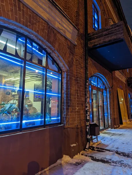 Record Store: Магазин виниловых пластинок «Сияние»