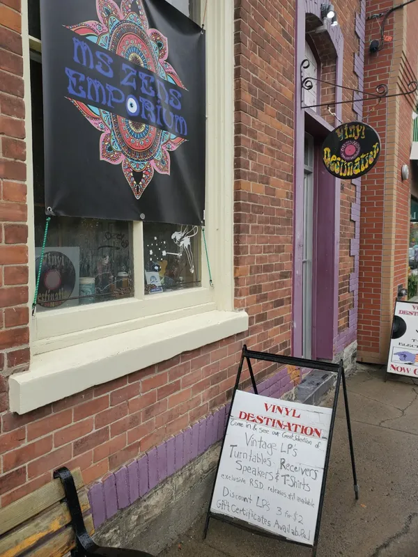 Record store thumbnail: Vinyl Destination