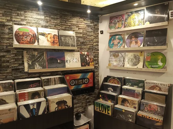 GirandoA45Rpm Tienda de Discos