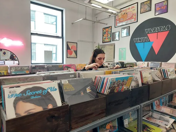 Record store thumbnail: Vinyl Veritas