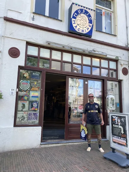 Record Store: Music Machine