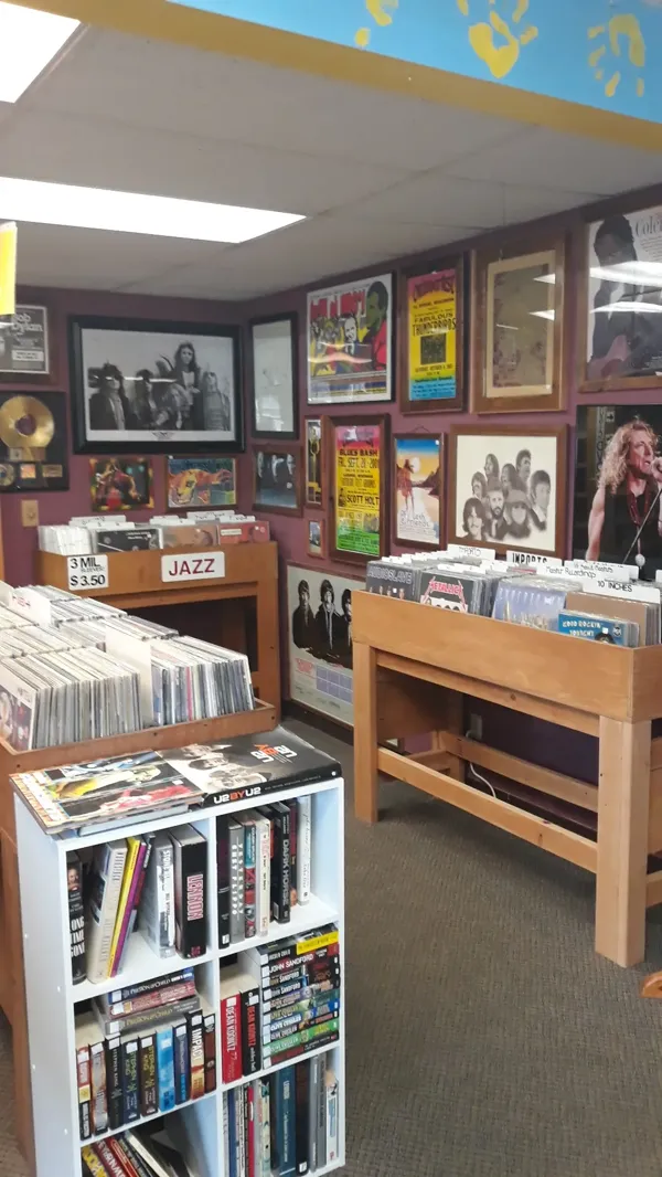 Record Store: Earth Pig Music