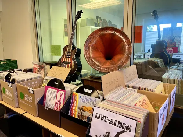 Record store thumbnail: Vinyl 214