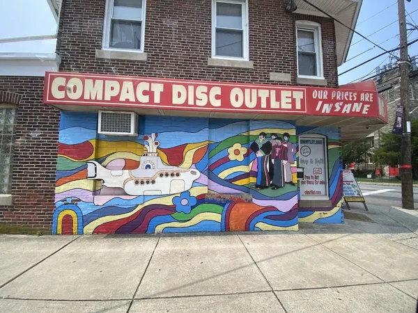 Record Store: COMPACT DISC OUTLET