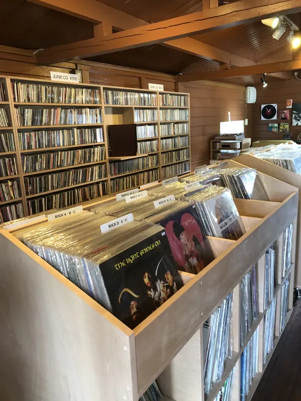 Record Store: アッサンブラージュ