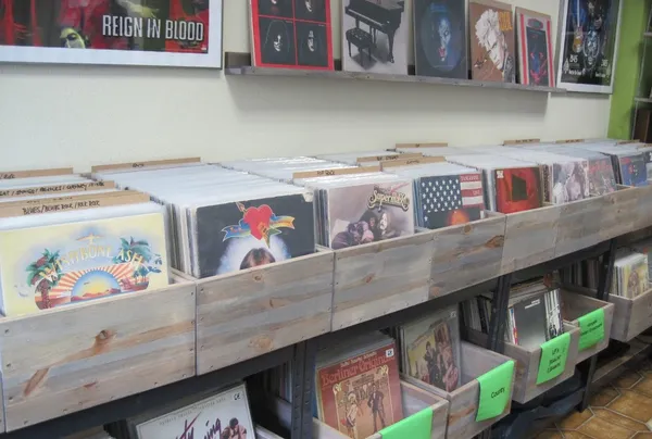 Record store thumbnail: laut und kreativ