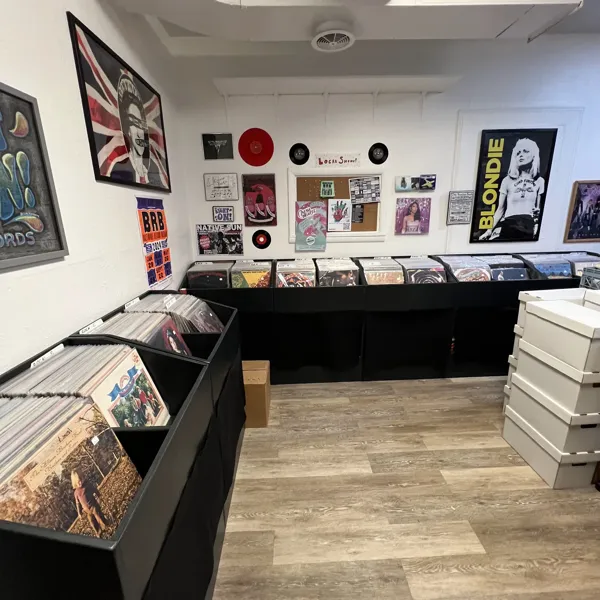 Record Store: Right On! Records - Used/Vintage Vinyl