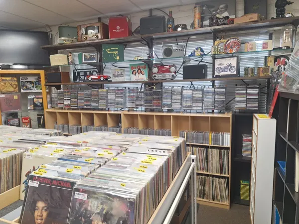 Record Store: Vinyl Vault Records