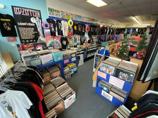 Record Store: Dudley's Records Vintage Vinyl