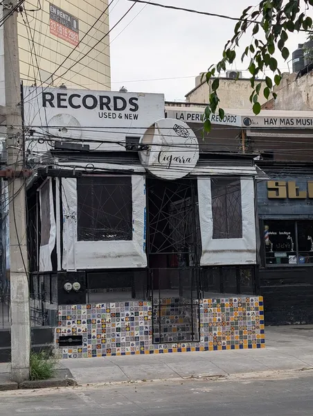 Record Store: La Perla Records