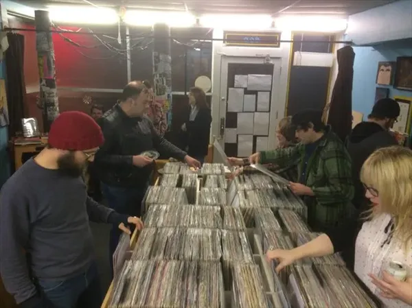 Record store thumbnail: Surface Noise