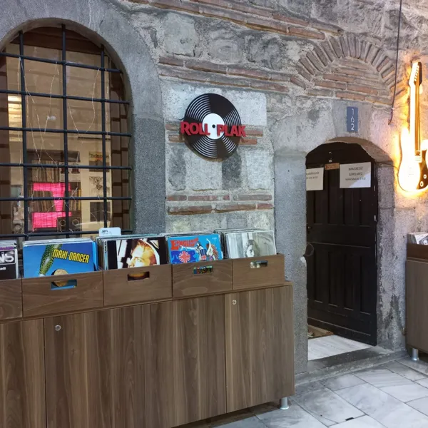 Record store thumbnail: Rollplak.com