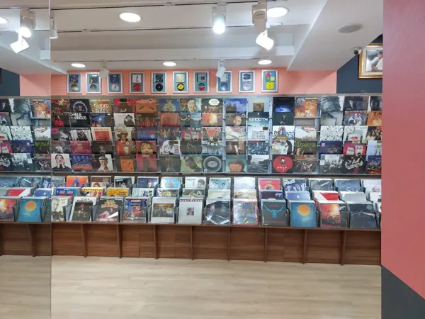 Record store thumbnail: Supreme Records (Deluxe)- Vinyl and CD shop