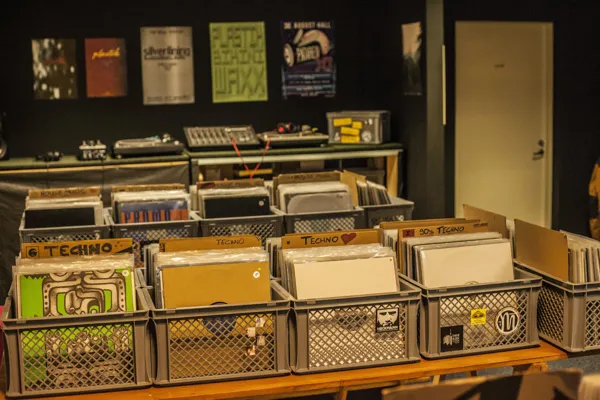 Record Store: Plastik Record Store