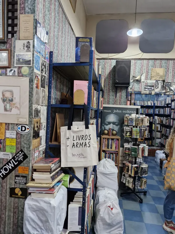 Record store thumbnail: livraria berinjela