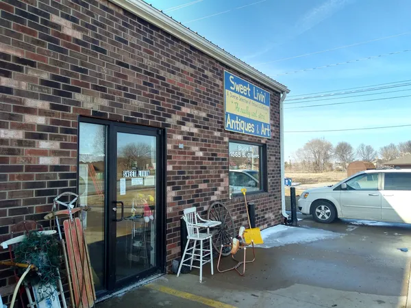 Sweet Livin' Antiques, Arts & Records