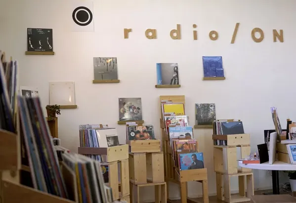 Record Store: radio/ON