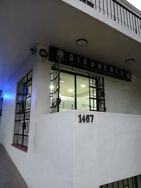 Record store thumbnail: Disquería KYD, venta vinilos, cassettes, música, video