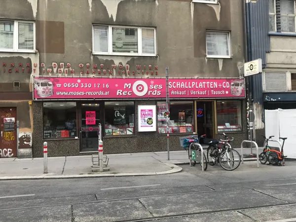 Record Store: Moses-Records Vinyl-CD-Shop