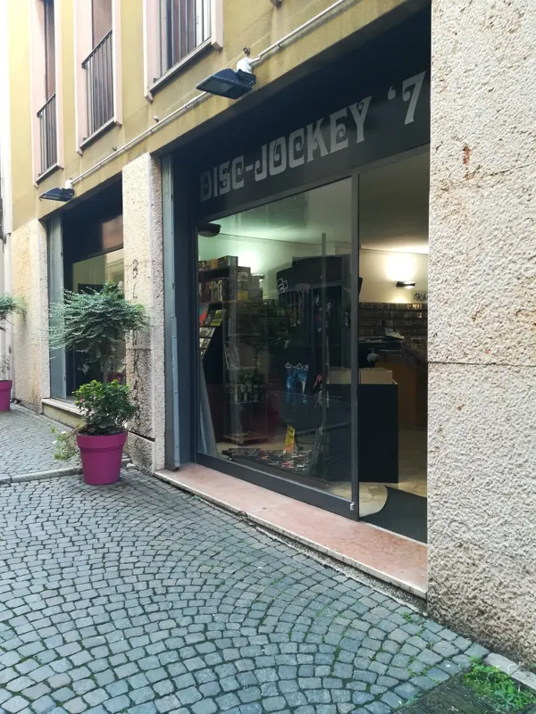 Record store thumbnail: Disc Jockey 70 Di Master Music Srl