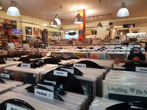 Record store thumbnail: Sounds Tilburg 💿