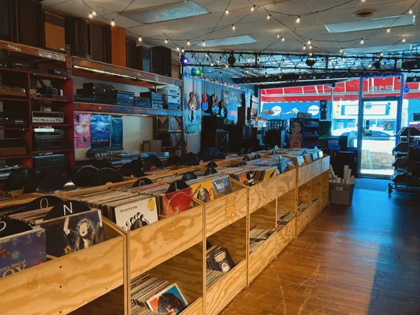 Record store thumbnail: Earworm Records